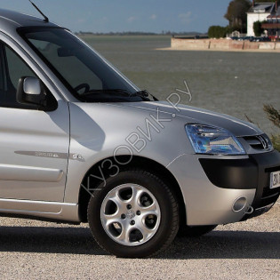 Крыло переднее правое в цвет кузова Peugeot Partner 1 (2003-2007)